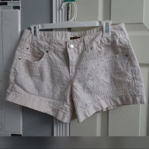 Light pink/white shorts with lace design.